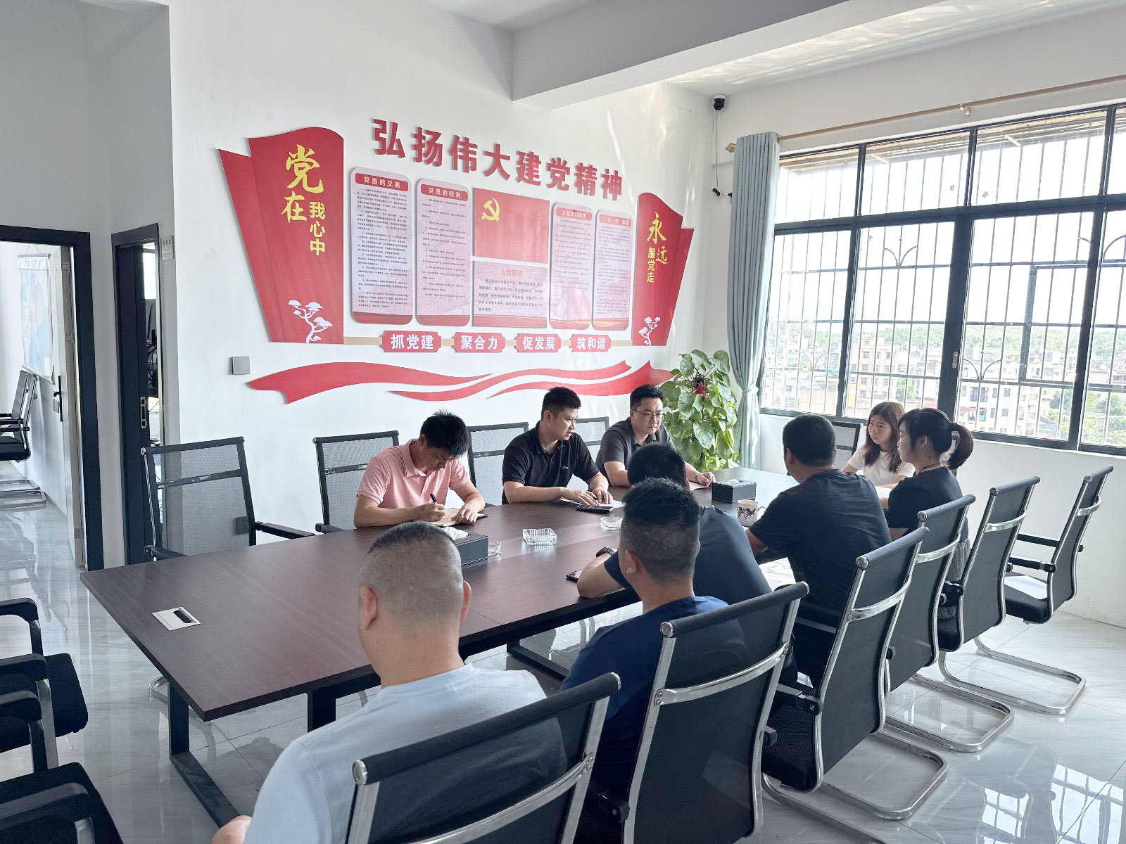 覃越崎到延安分公司、惠鼎公司颁发人事任免