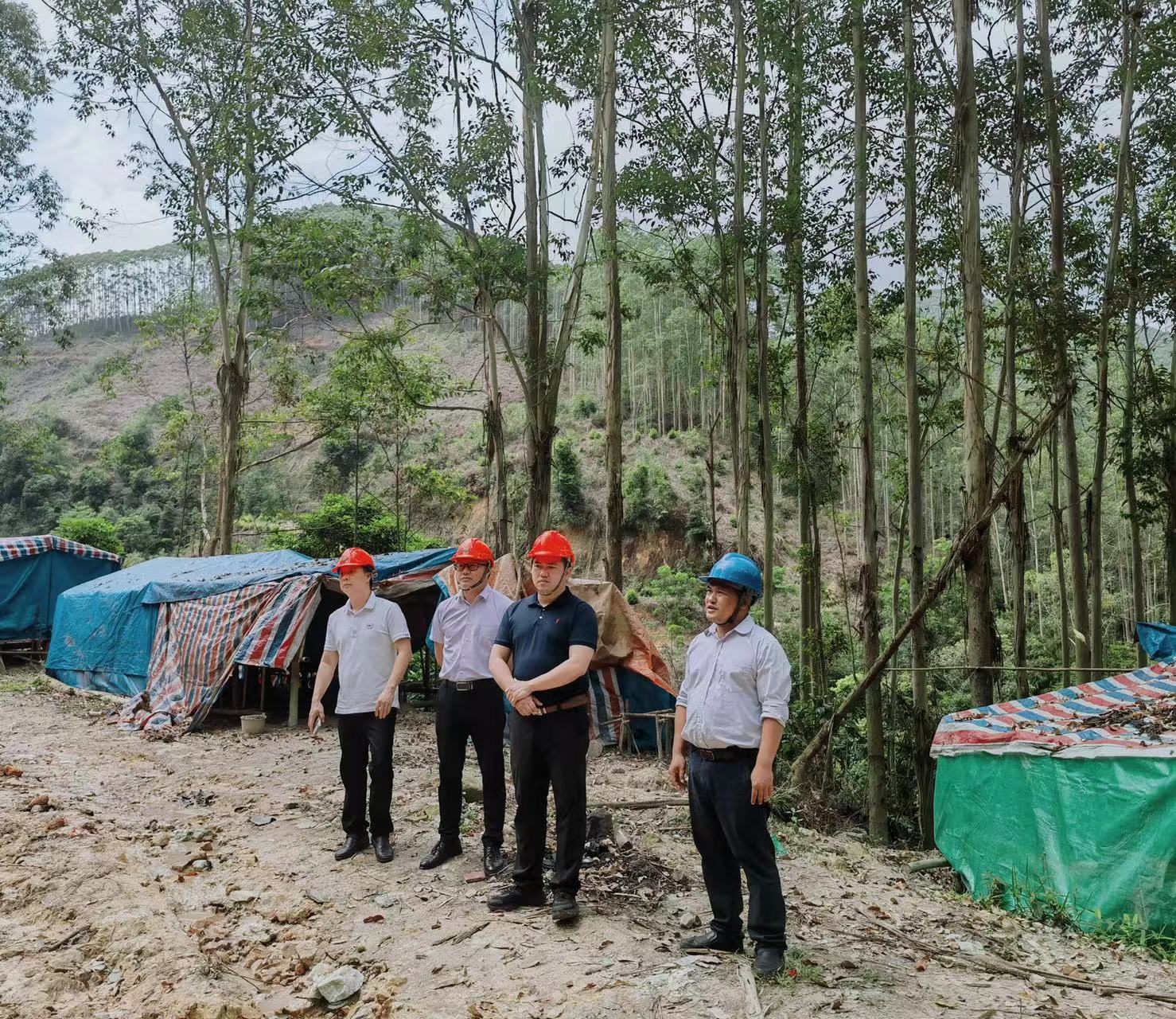 陆克宇到林芝分公司伐区查抄领导工作